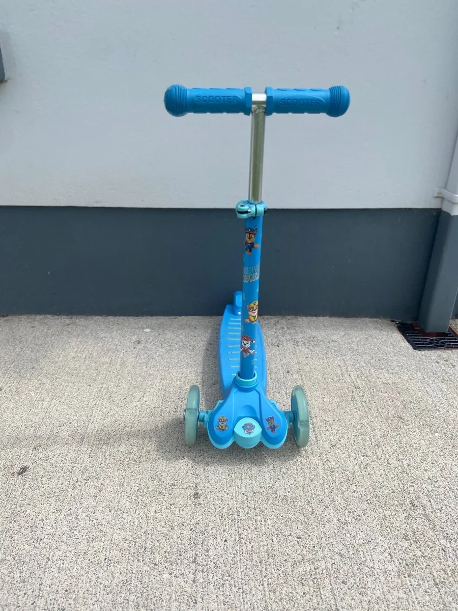 Paw Patrol Scooter - Image 1