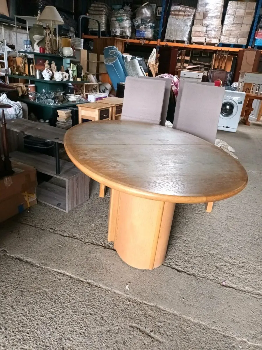 Extendable Table - Image 1