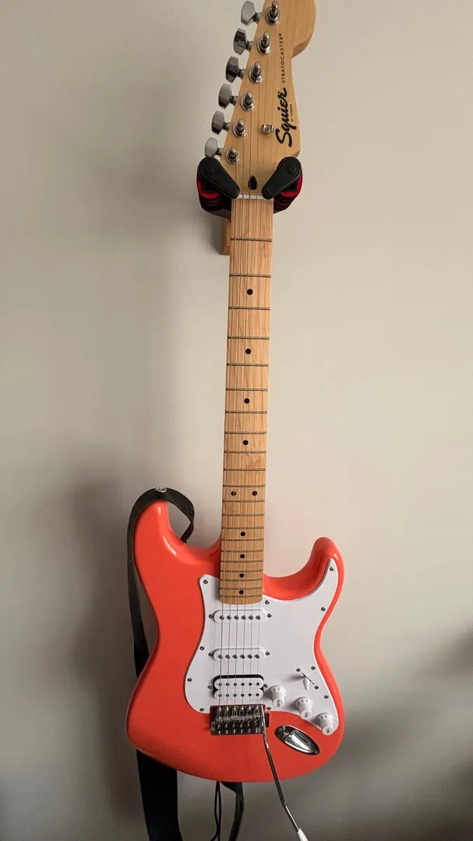 Squier by Fender Sonic Stratocaster HSS Coral - Image 1