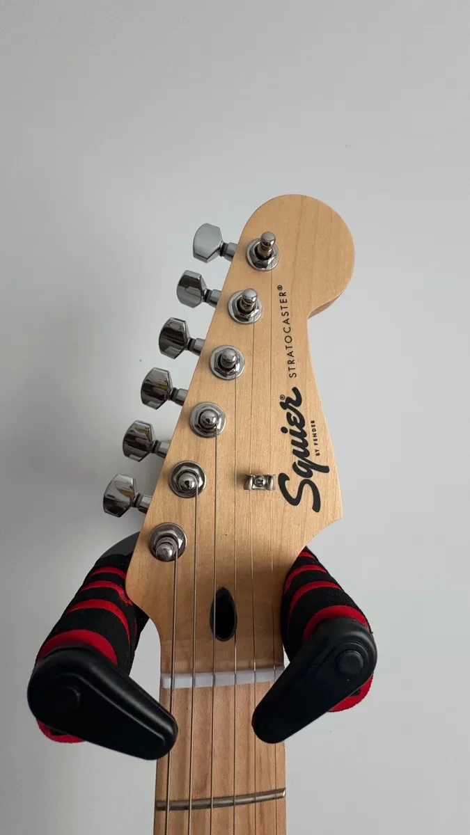 Squier by Fender Sonic Stratocaster HSS Coral - Image 2