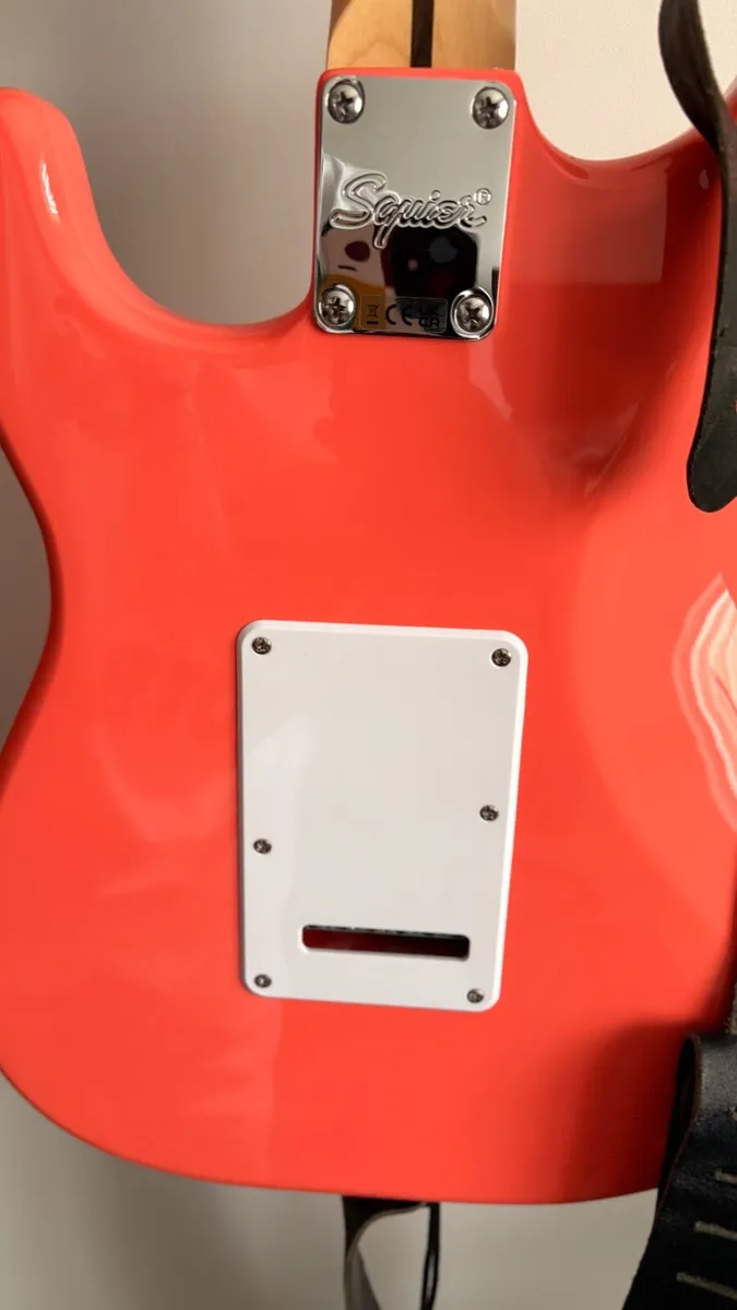 Squier by Fender Sonic Stratocaster HSS Coral - Image 3