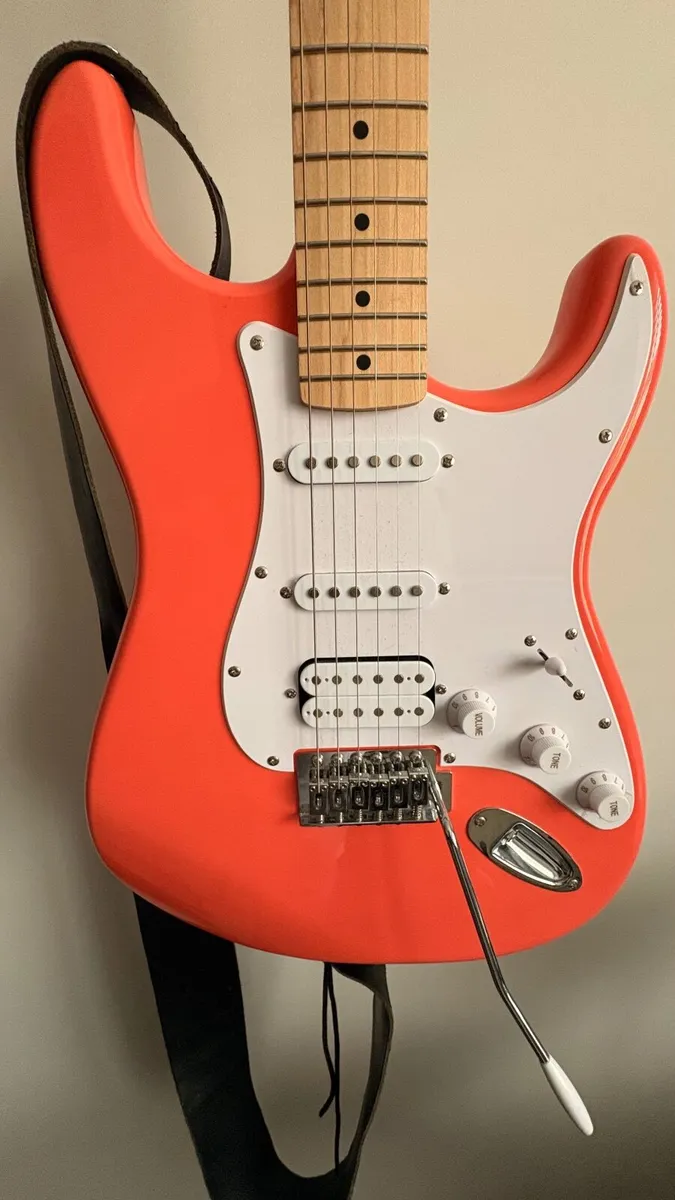 Squier by Fender Sonic Stratocaster HSS Coral - Image 4