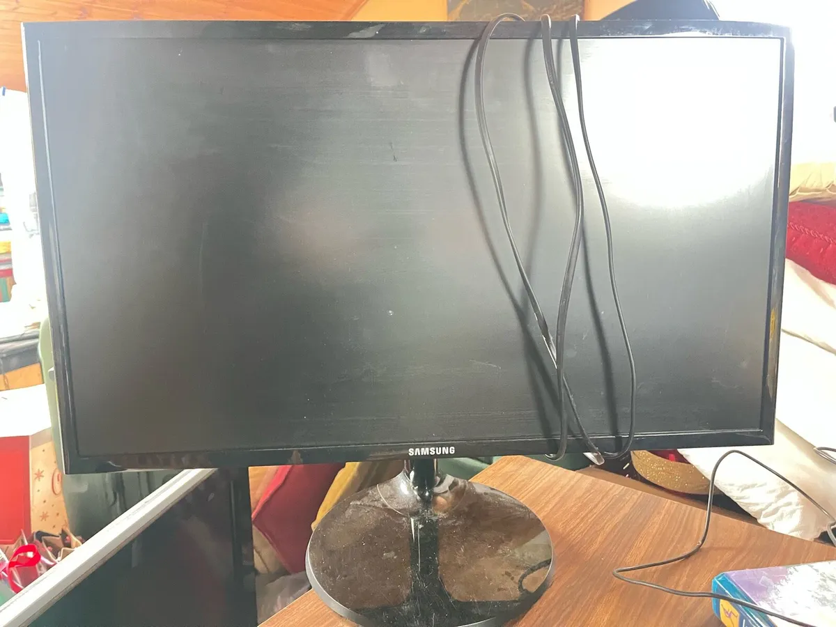 Samsung Monitor 24 inch - Image 1