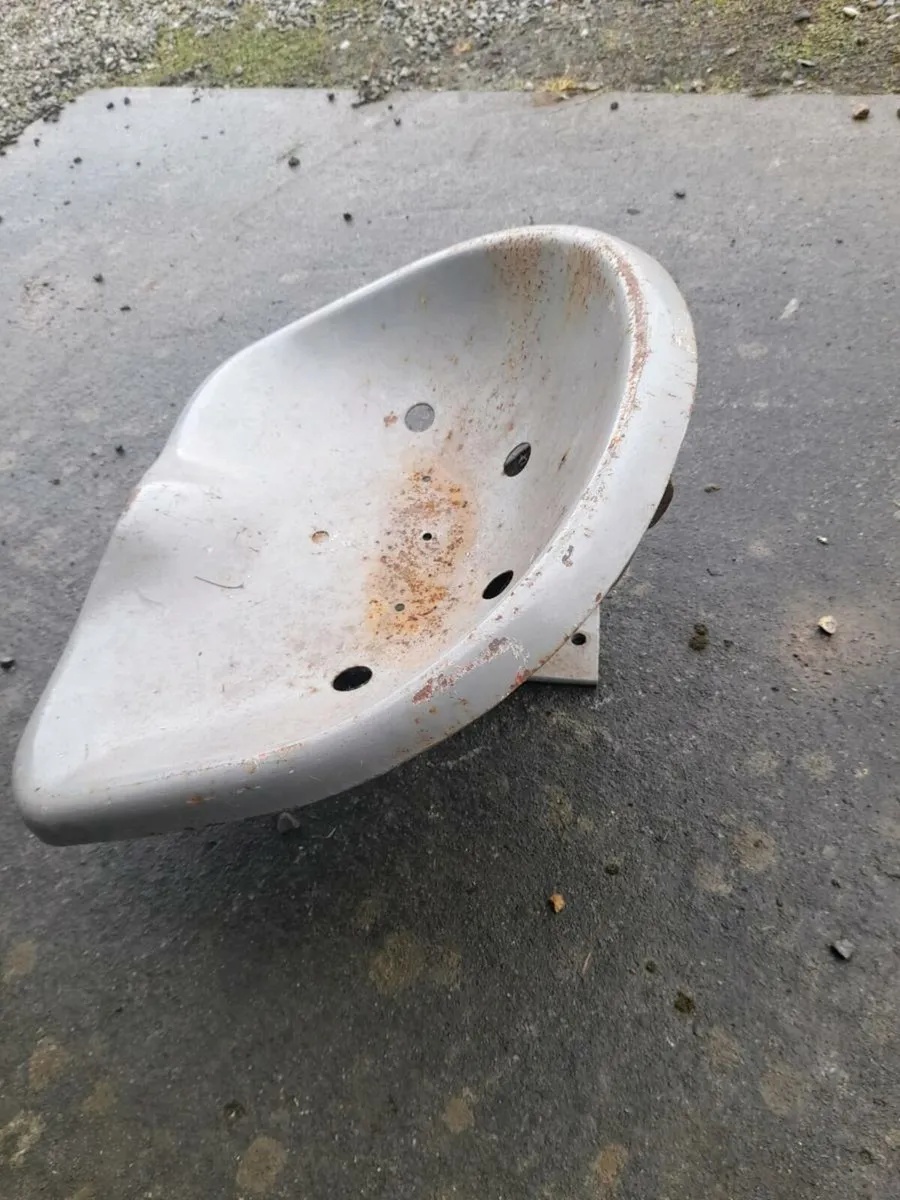 Massey ferguson 35 original seat - Image 1