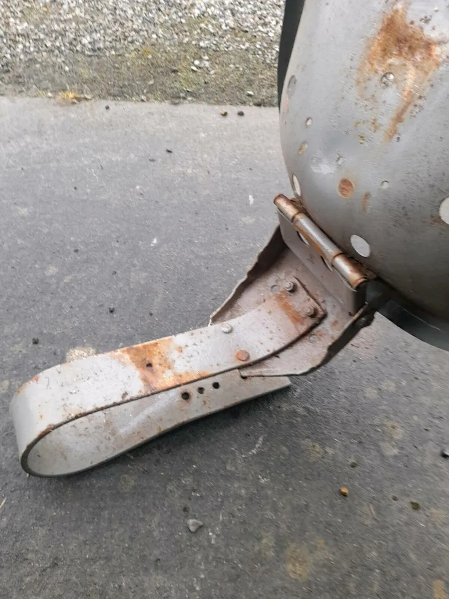 Massey ferguson 35 original seat - Image 2