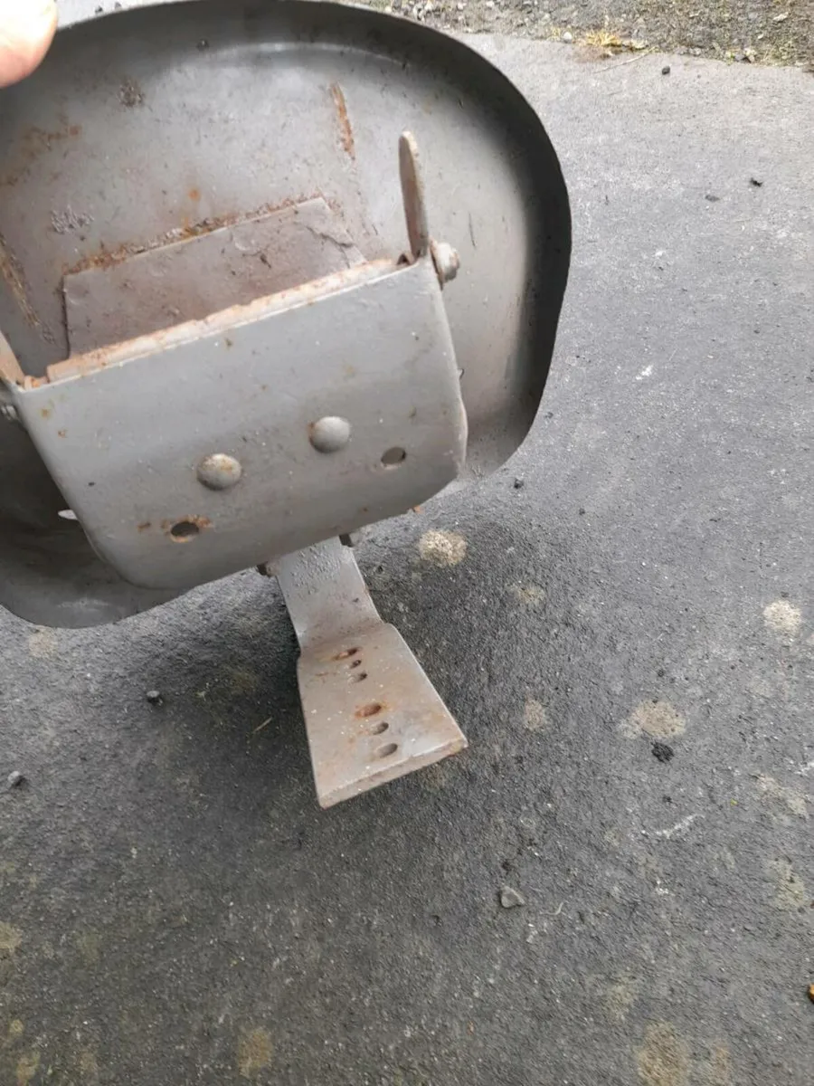 Massey ferguson 35 original seat - Image 4
