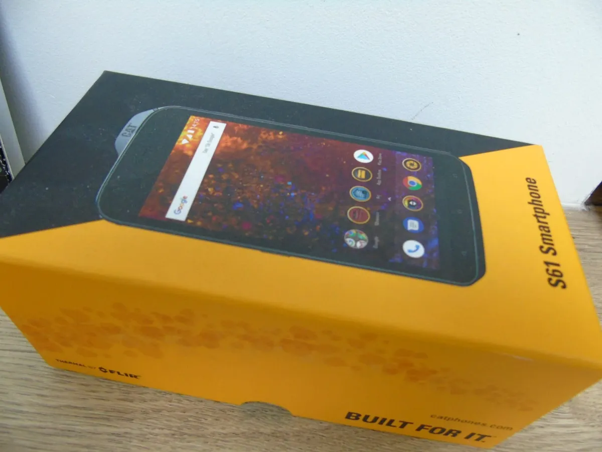 Cat Rigid Phone with Flir thermal imaging camera - Image 4