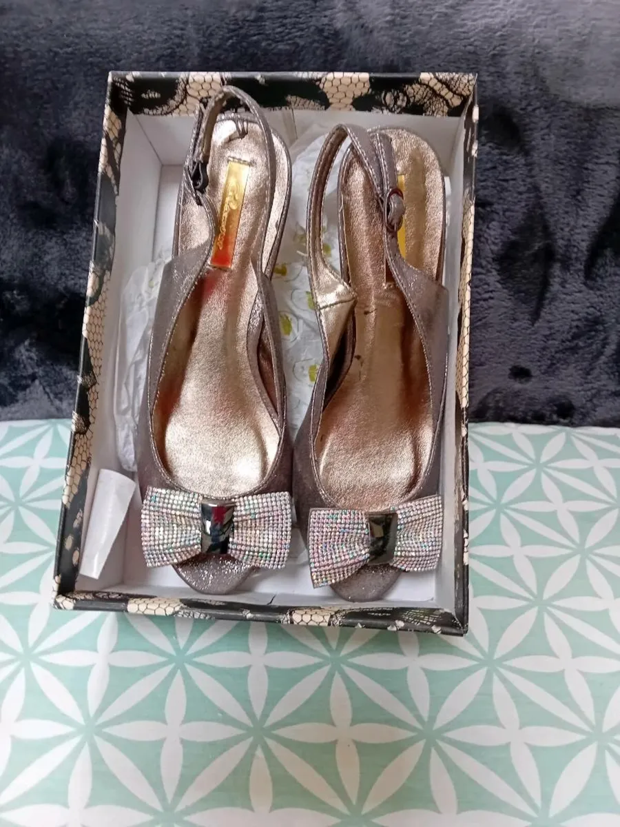LADIES SHOES NEW BOXED - Image 1