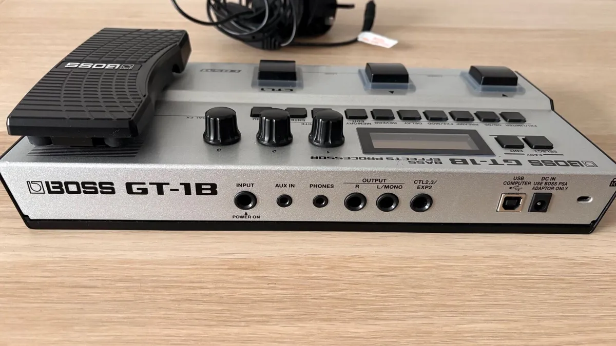 Boss GT-1B Bass Multi Effects Processor - Image 3