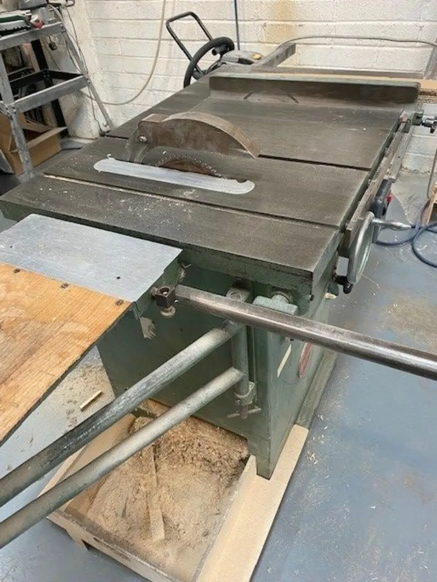 Heavy duty circular saw - Image 1