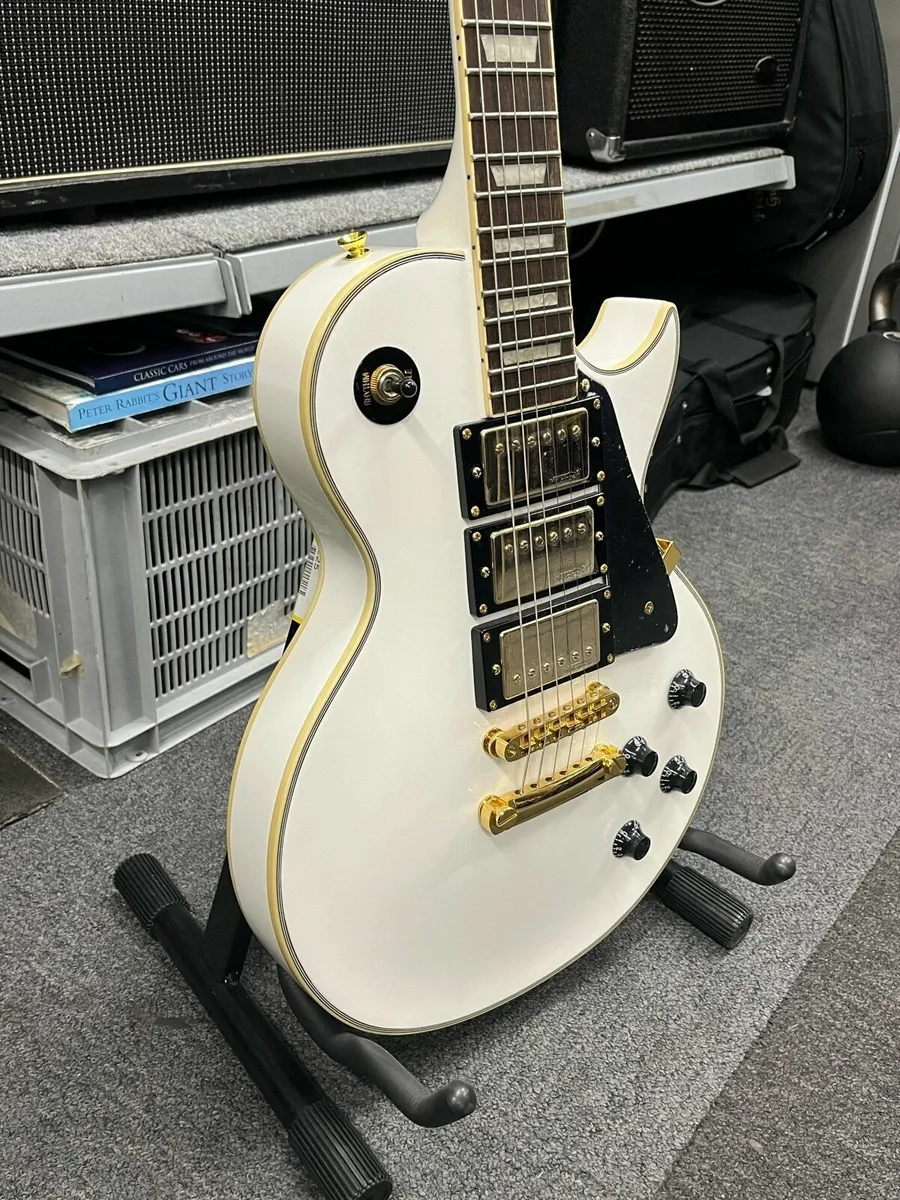 Vintage V100 3pup white and gold - Image 1