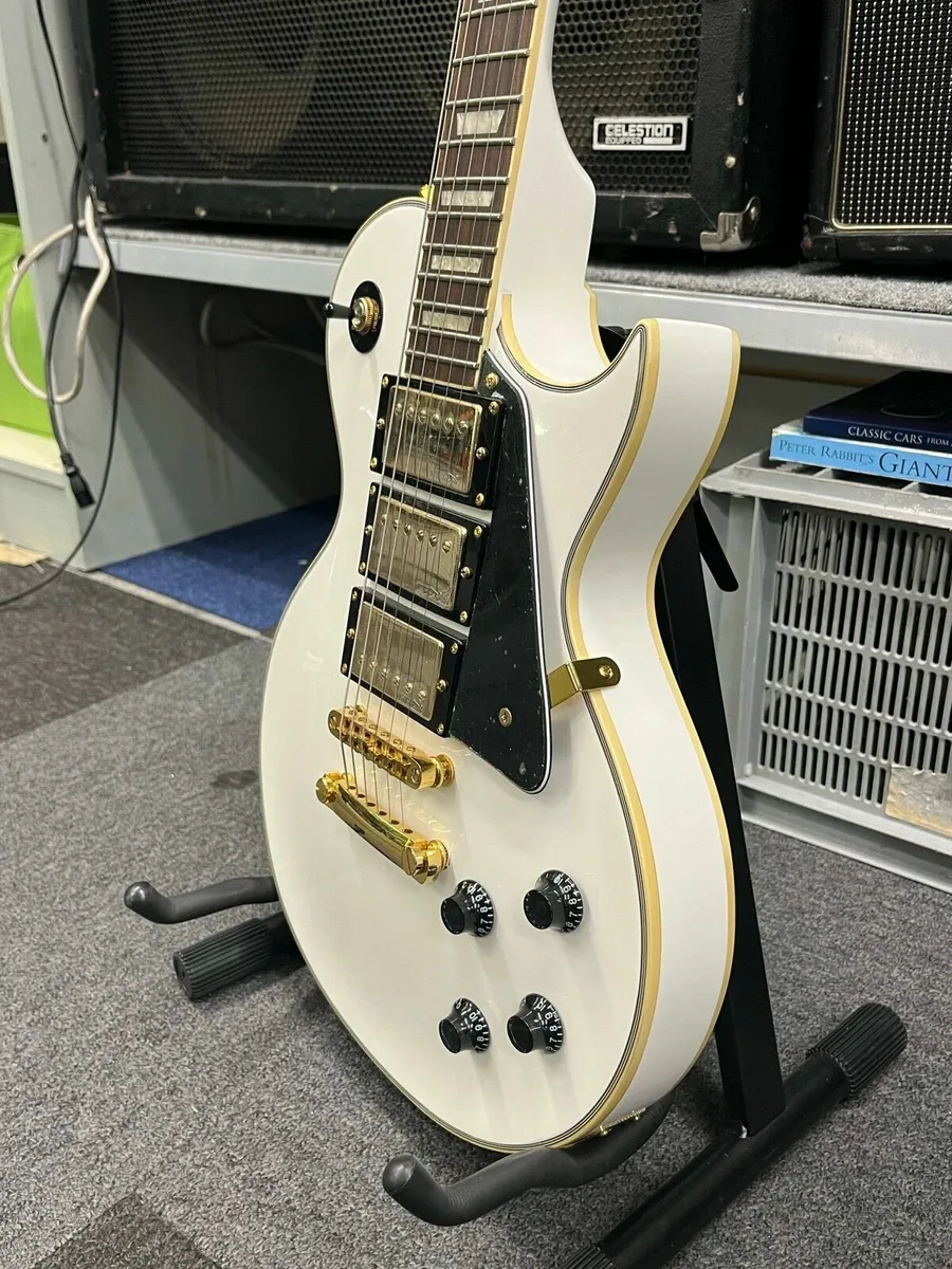 Vintage V100 3pup white and gold - Image 2