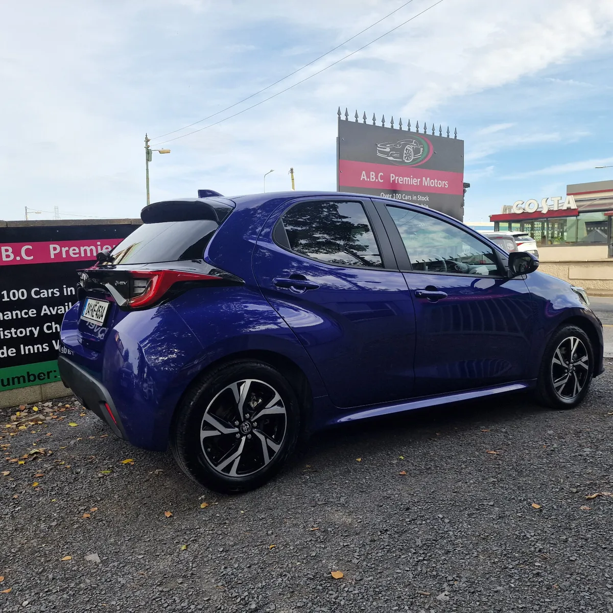 Toyota Yaris Hybrid Luna - Image 2