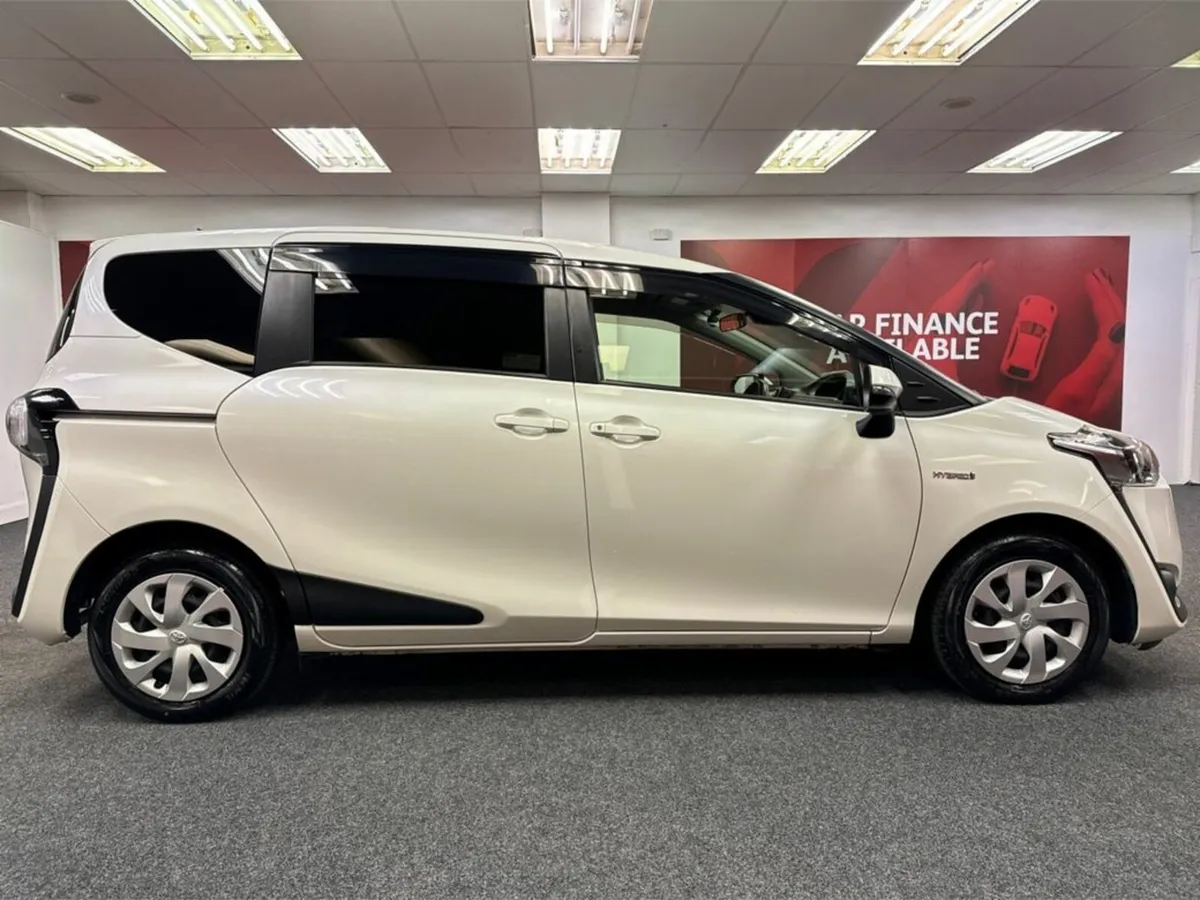 Toyota Sienta 1.5 HYBRID 7 SEATER - AIR CONDITIONI - Image 3