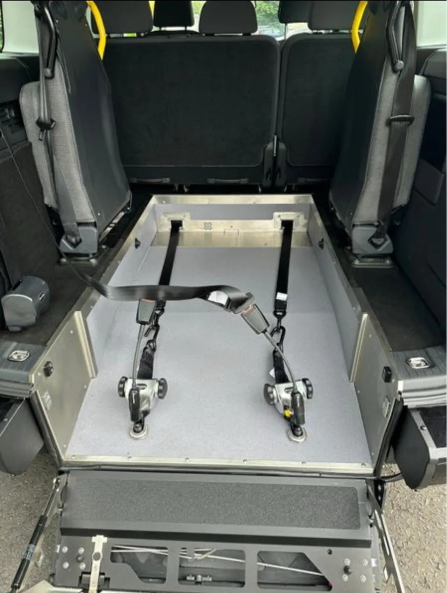 VW Caddy 232 - 7 seats wheelchair - Automatic - Image 4
