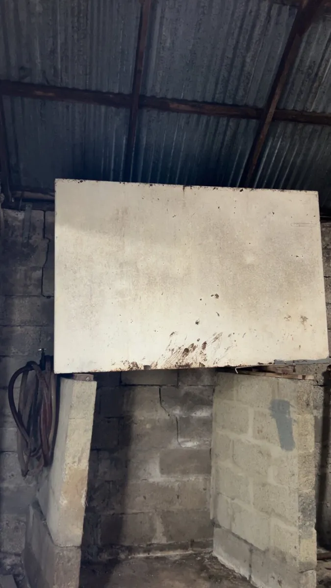 Oil tank
