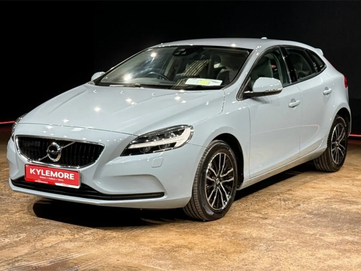 Volvo V40 T3 TUCK EDITION 1.5 AUTOMATIC - CREAM IN - Image 3