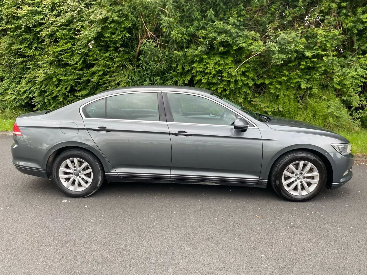Volkswagen Passat - Image 2