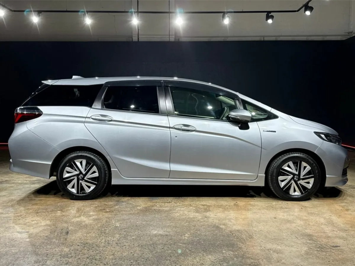 Honda Shuttle 1.5 HYBRID AUTOMATIC - HUGE BOOT SPA - Image 3