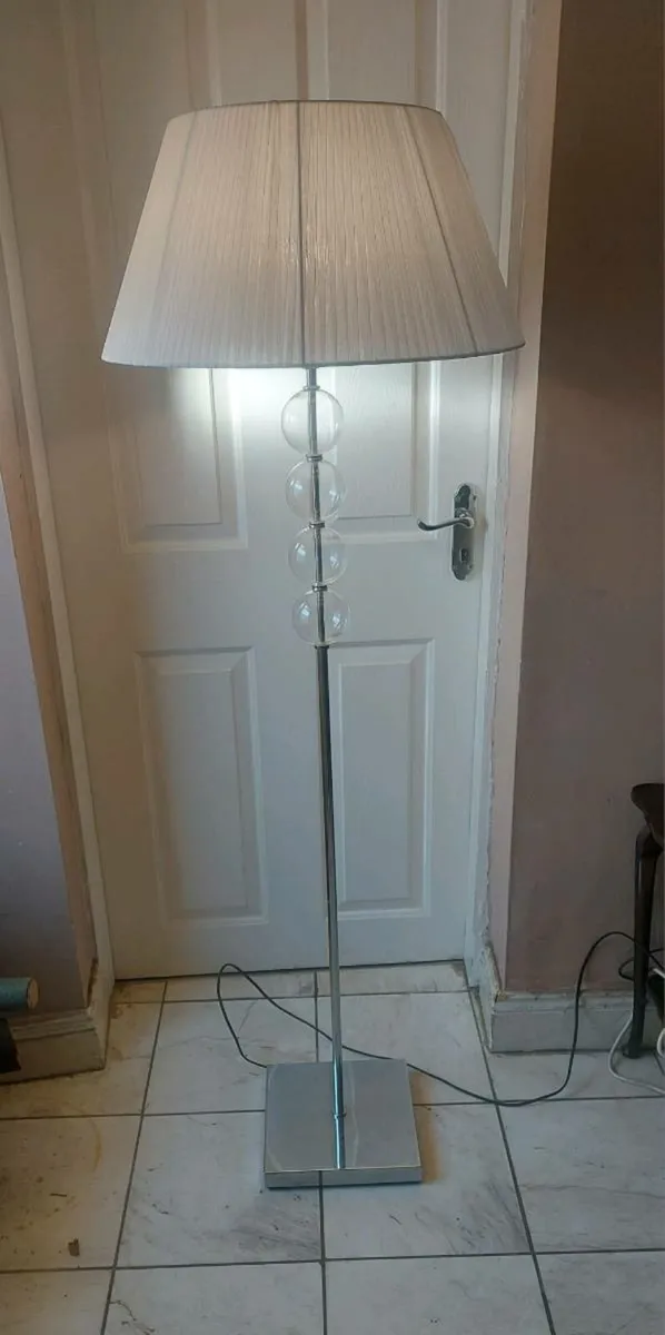 Beautiful chrome and glass floor lamp - Image 2