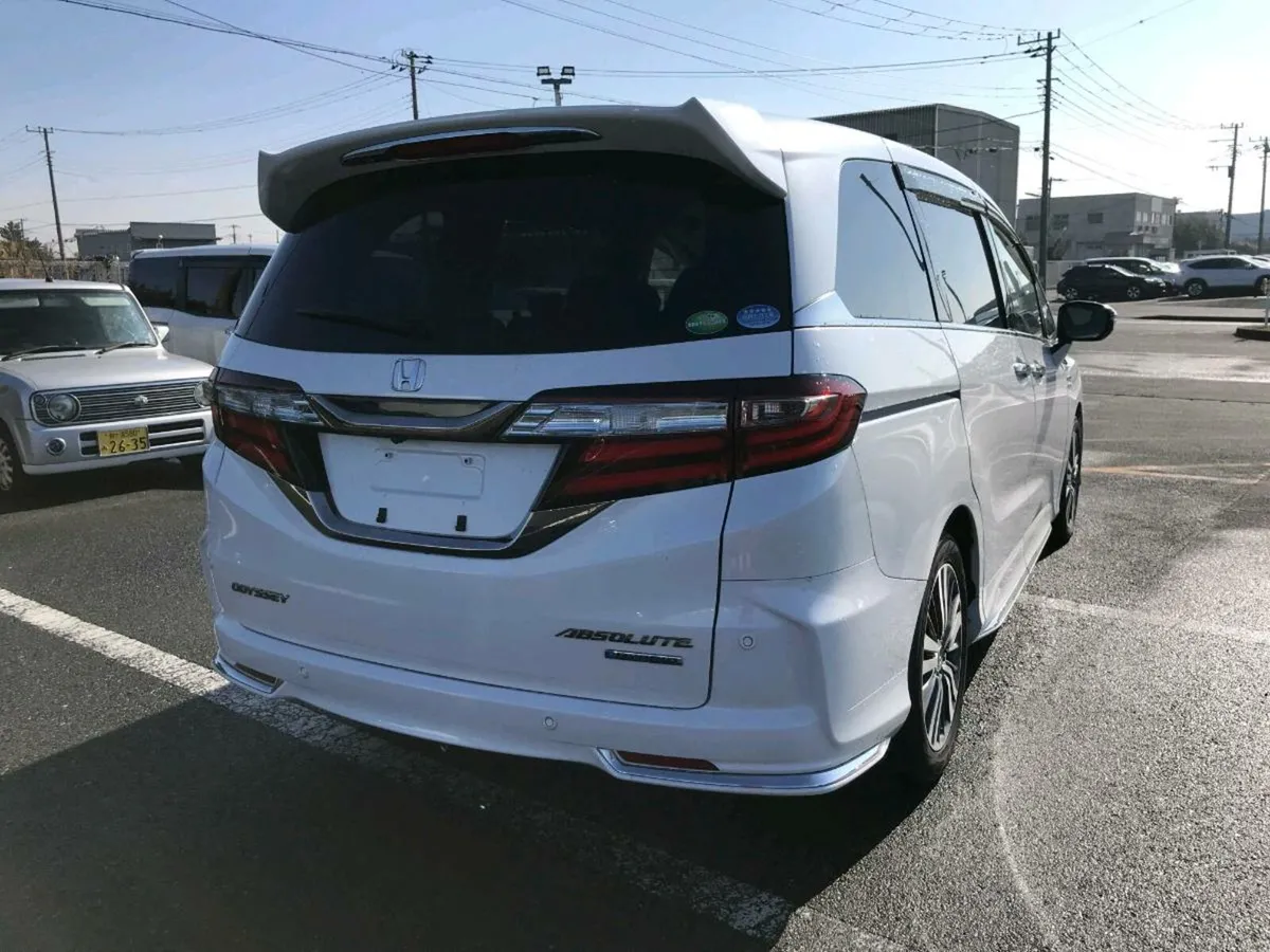 HONDA ODYSSEY HYBRID 2.0L 8 SEATER - Image 3