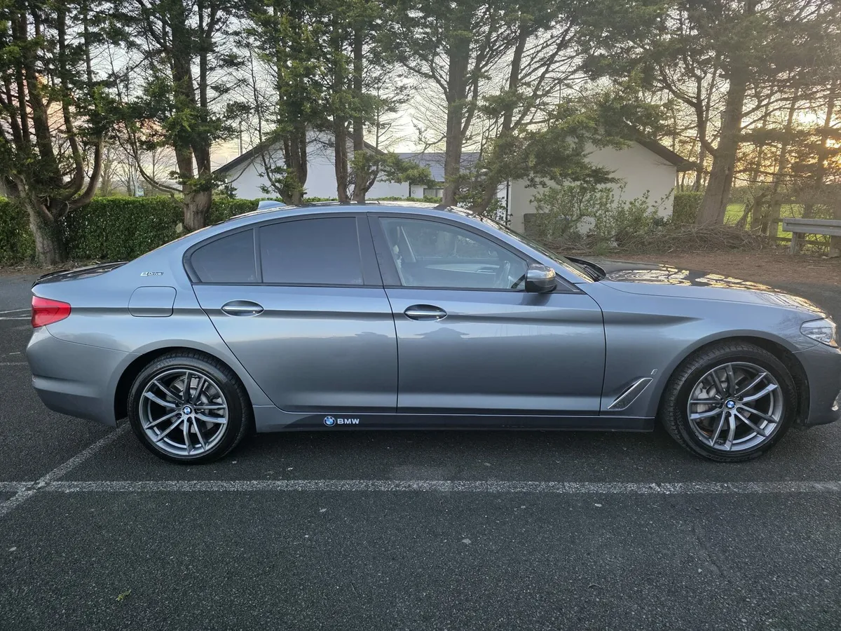 2017 (172) BMW 530e Hybrid – 8-Speed Automatic - Image 2