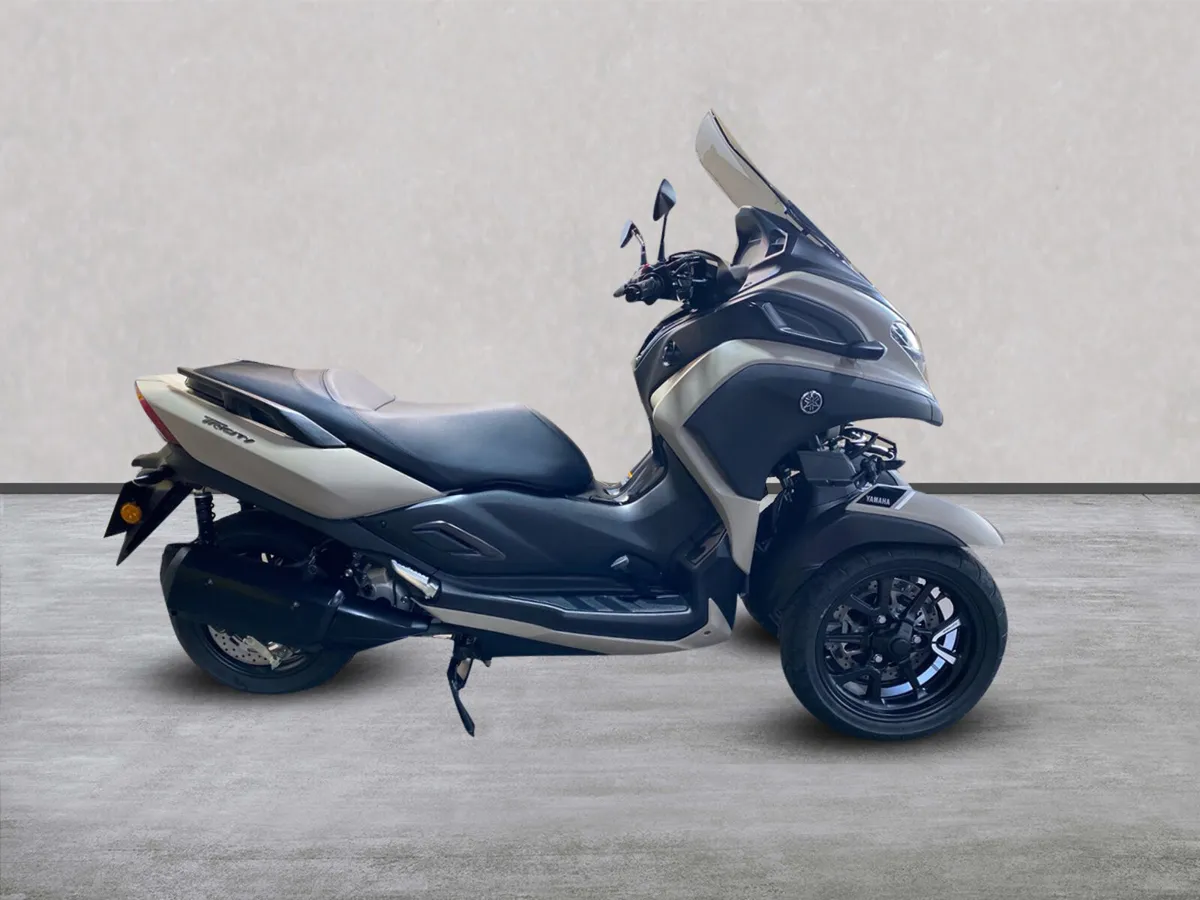 Yamaha Tricity 300, 3 Wheel Scooter, NI Reg - Image 1