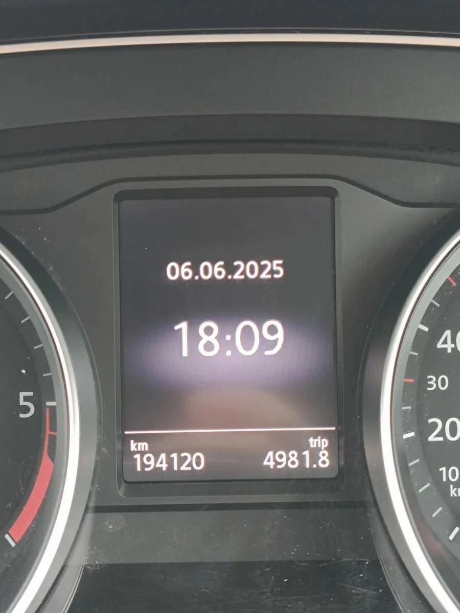 161 Volkswagen Passat 1.6 Diesel Highline - Image 2