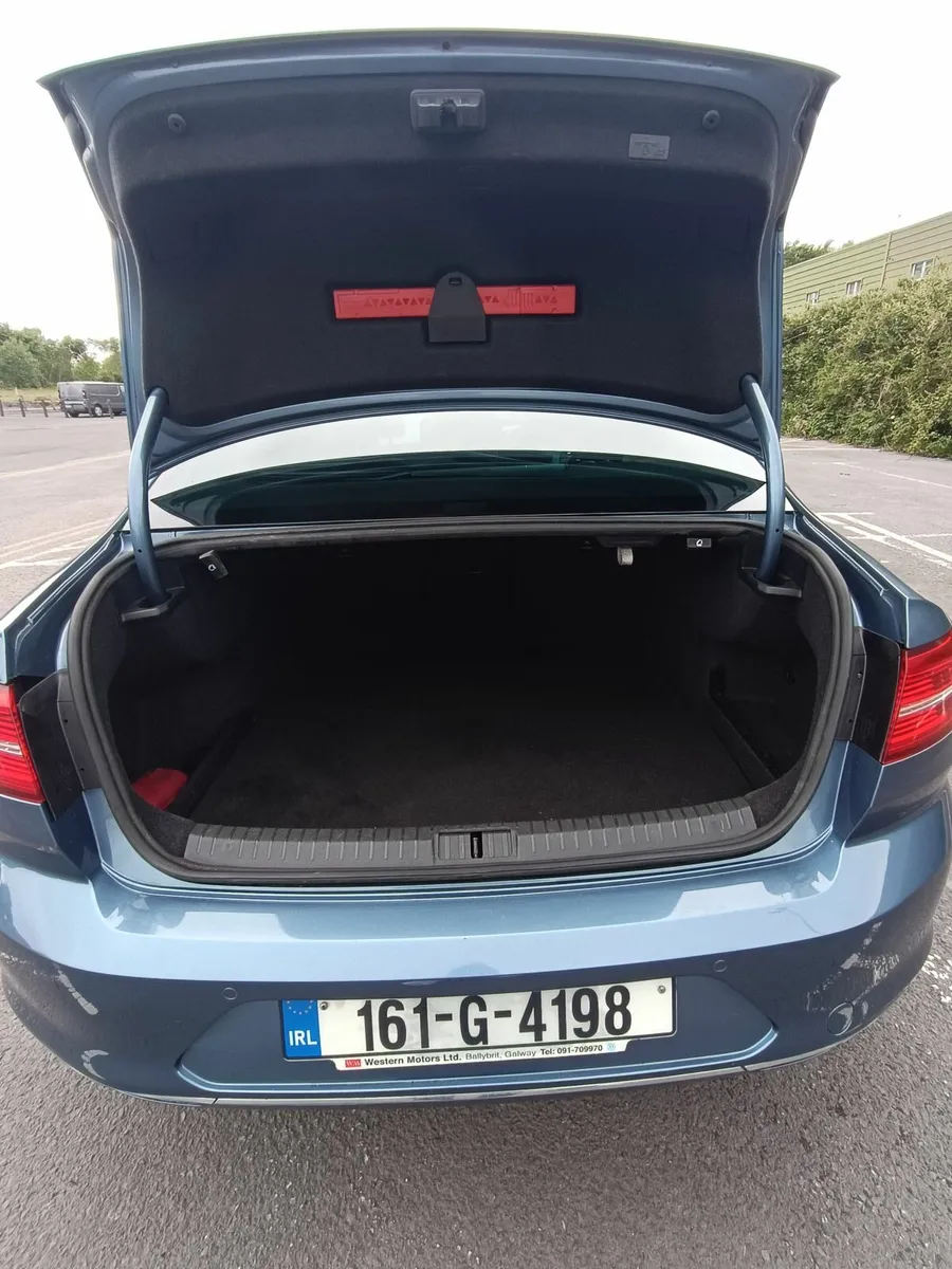 161 Volkswagen Passat 1.6 Diesel Highline - Image 3