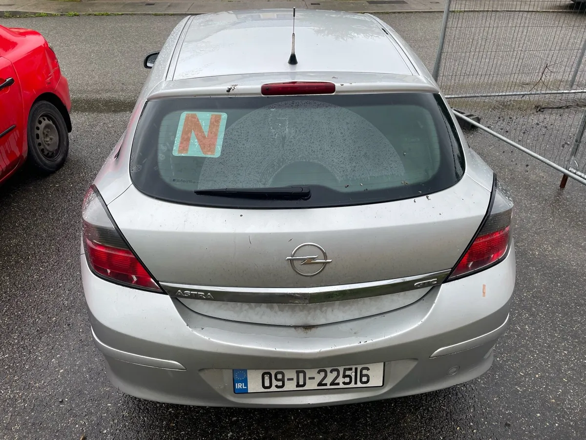 2009 Opel Astra GTC 1.4 Petrol(Breaking or Repair) - Image 4