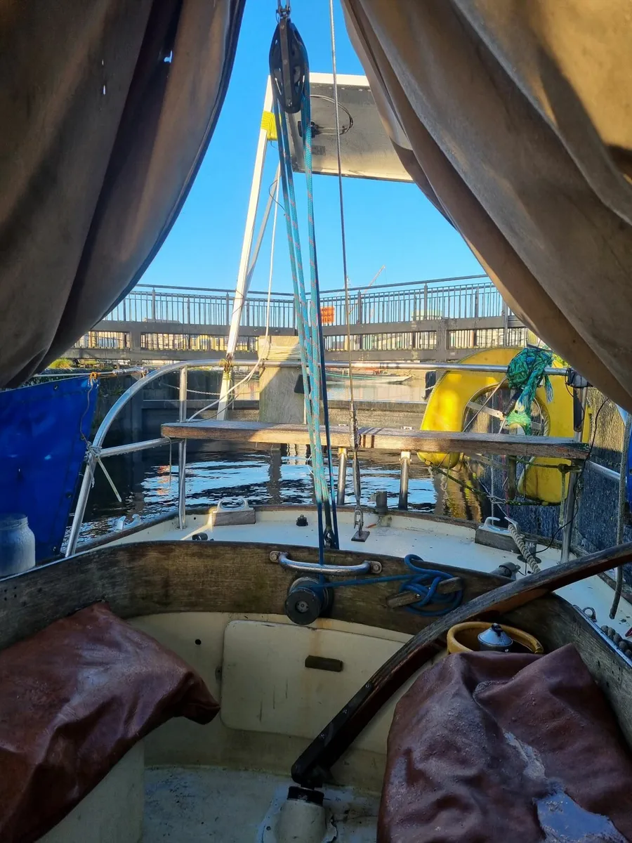 32" Sail Boat, Full Keel Cruiser. Nicholson 32 - Image 2