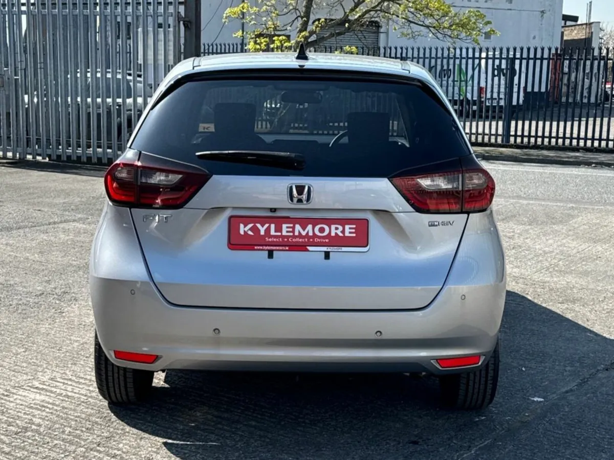 Honda Fit 1.5 HYBRID - AUTOMATIC - REVERSE CAMERA - Image 4