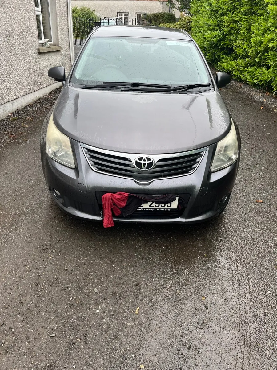 Toyota Avensis 2010 - Image 2
