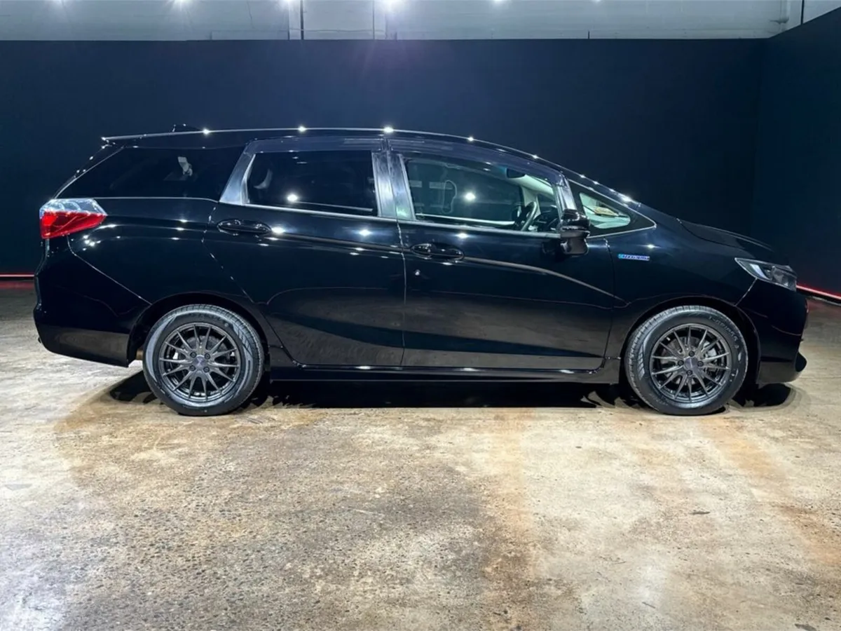 Honda Shuttle 1.5 HYBRID - UPGRADED ALLOYS - HUGE - Image 3