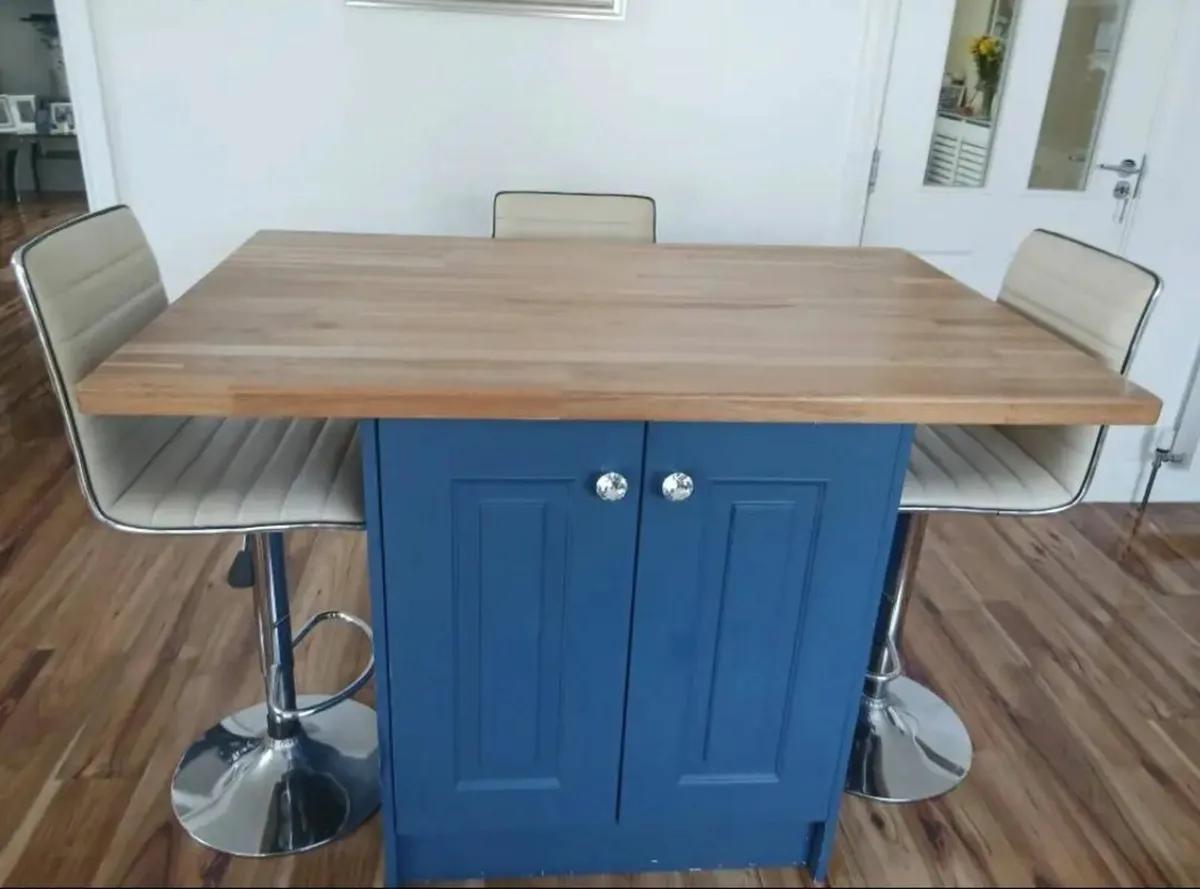 Kitchen Island & 3 Stools - Image 1