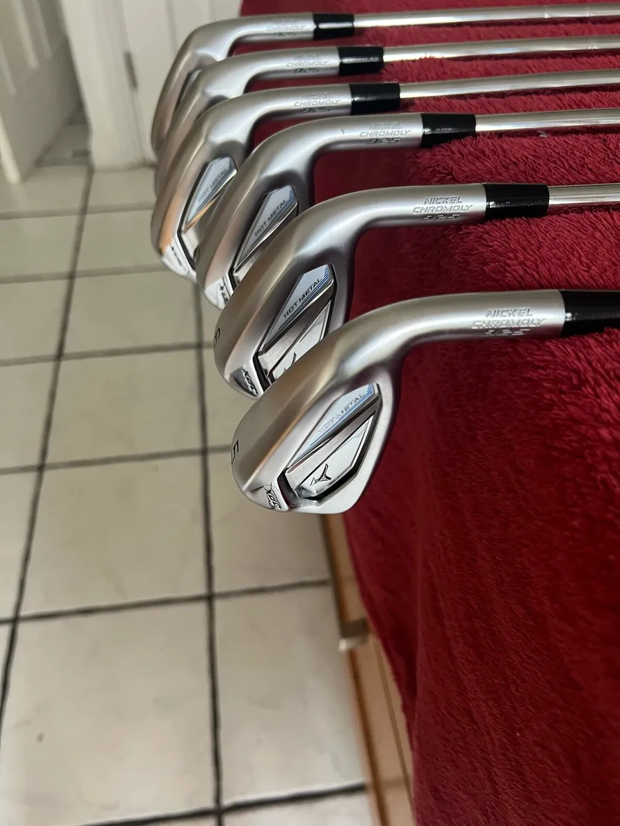 Mizuno JPX 925 Hot Metal irons - Image 1