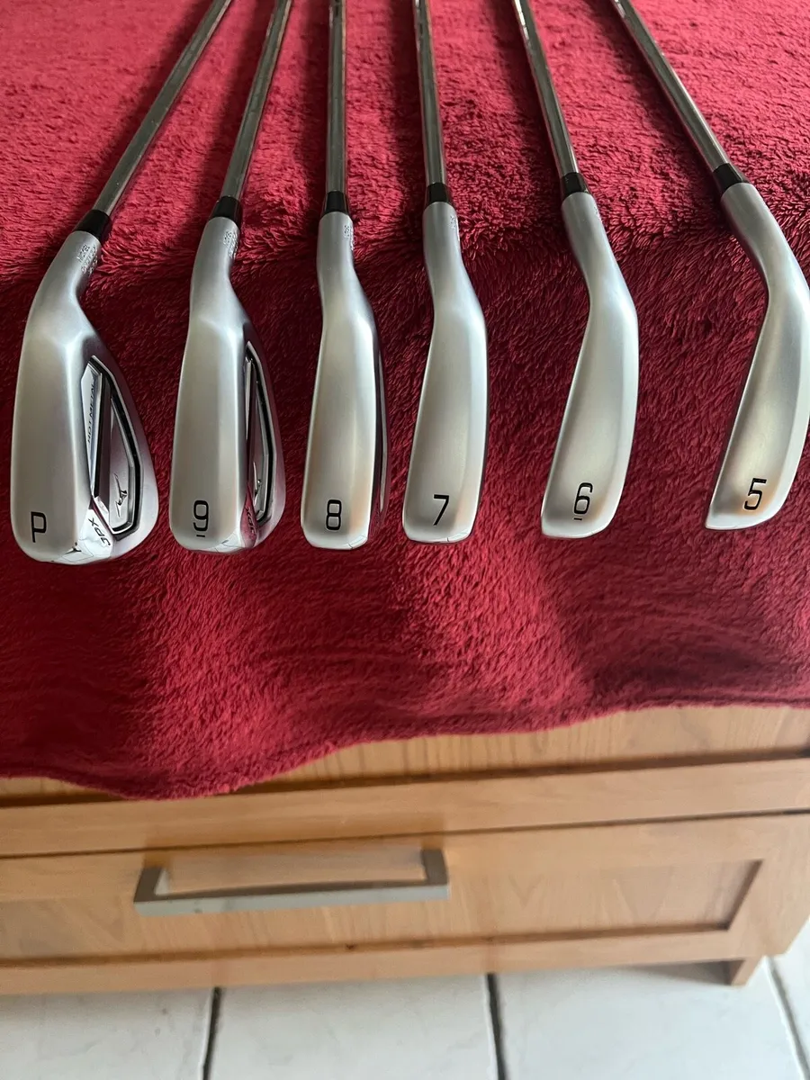 Mizuno JPX 925 Hot Metal irons - Image 2