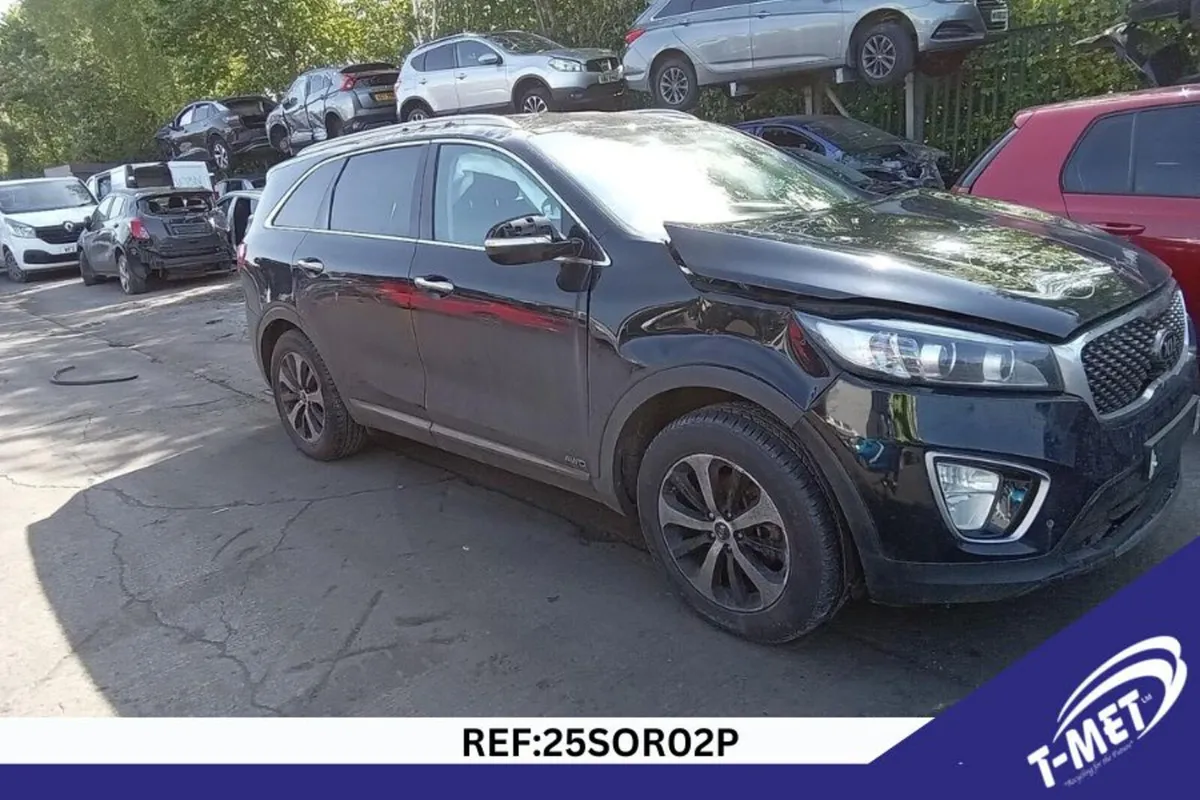2017 KIA SORENTO BREAKING FOR PARTS - Image 1