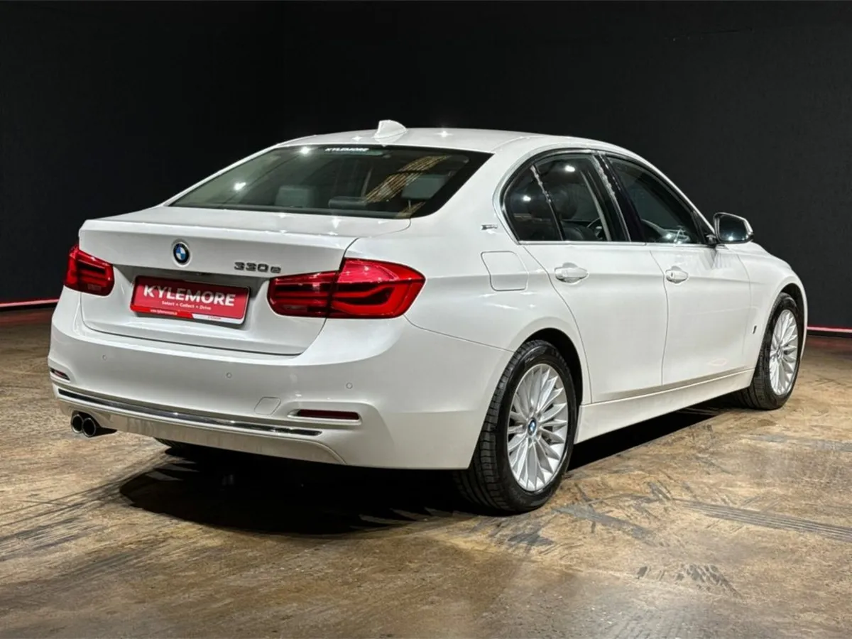 BMW 3-Series 330e LUXURY iPERFORMANCE - FULL BLACK - Image 3