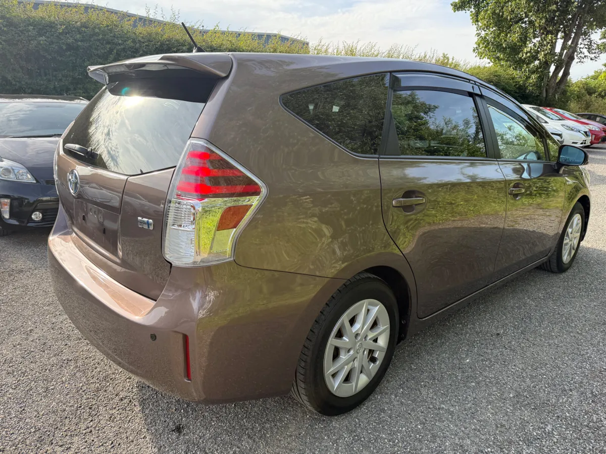162D Toyota Prius 7 seats 67300km!!! - Image 3