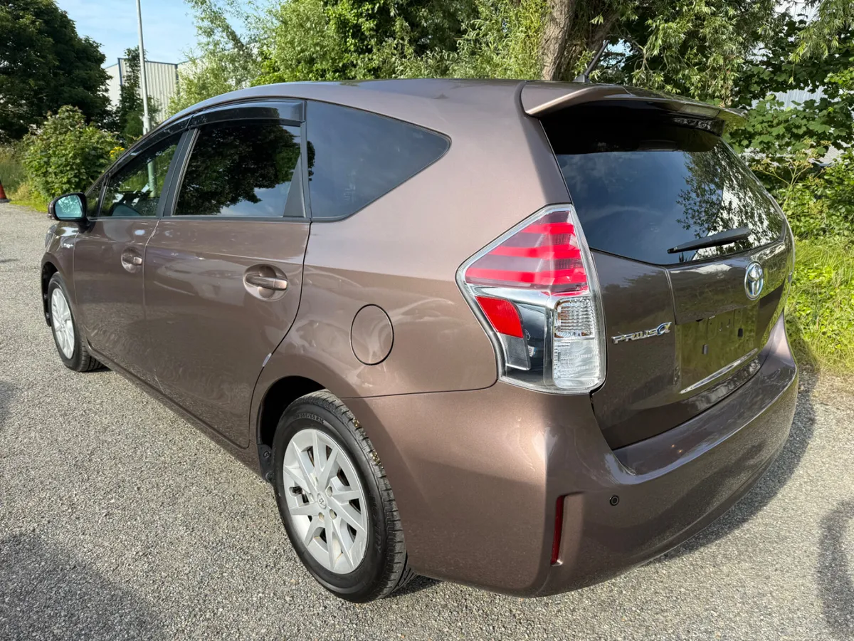 162D Toyota Prius 7 seats 67300km!!! - Image 4