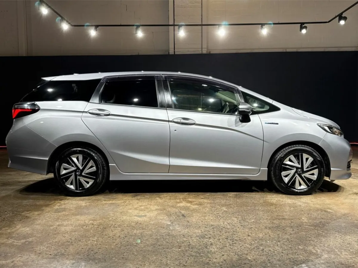 Honda Shuttle 1.5 HYBRID - HUGE BOOT SPACE - Image 4