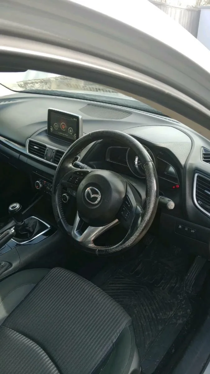 2015 Mazda 3 diesel - Image 4