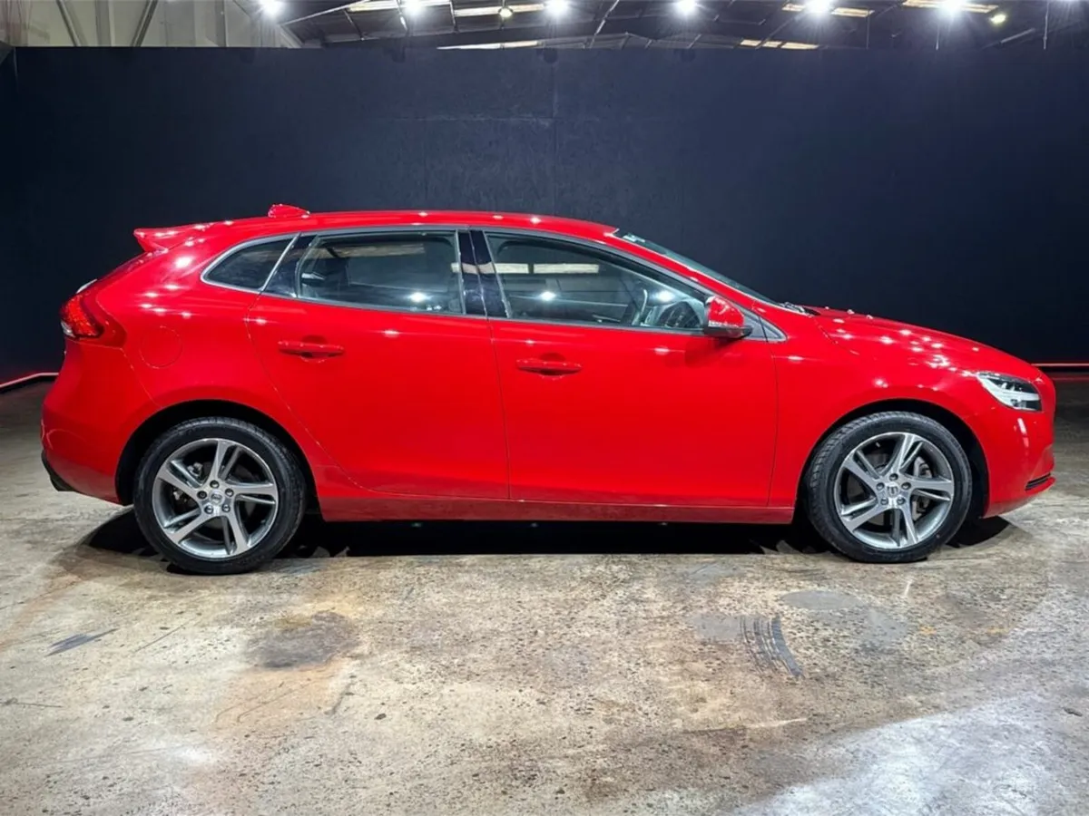 Volvo V40 1.5 AUTOMATIC - UPGRADED ALLOYS - HEATED - Image 4
