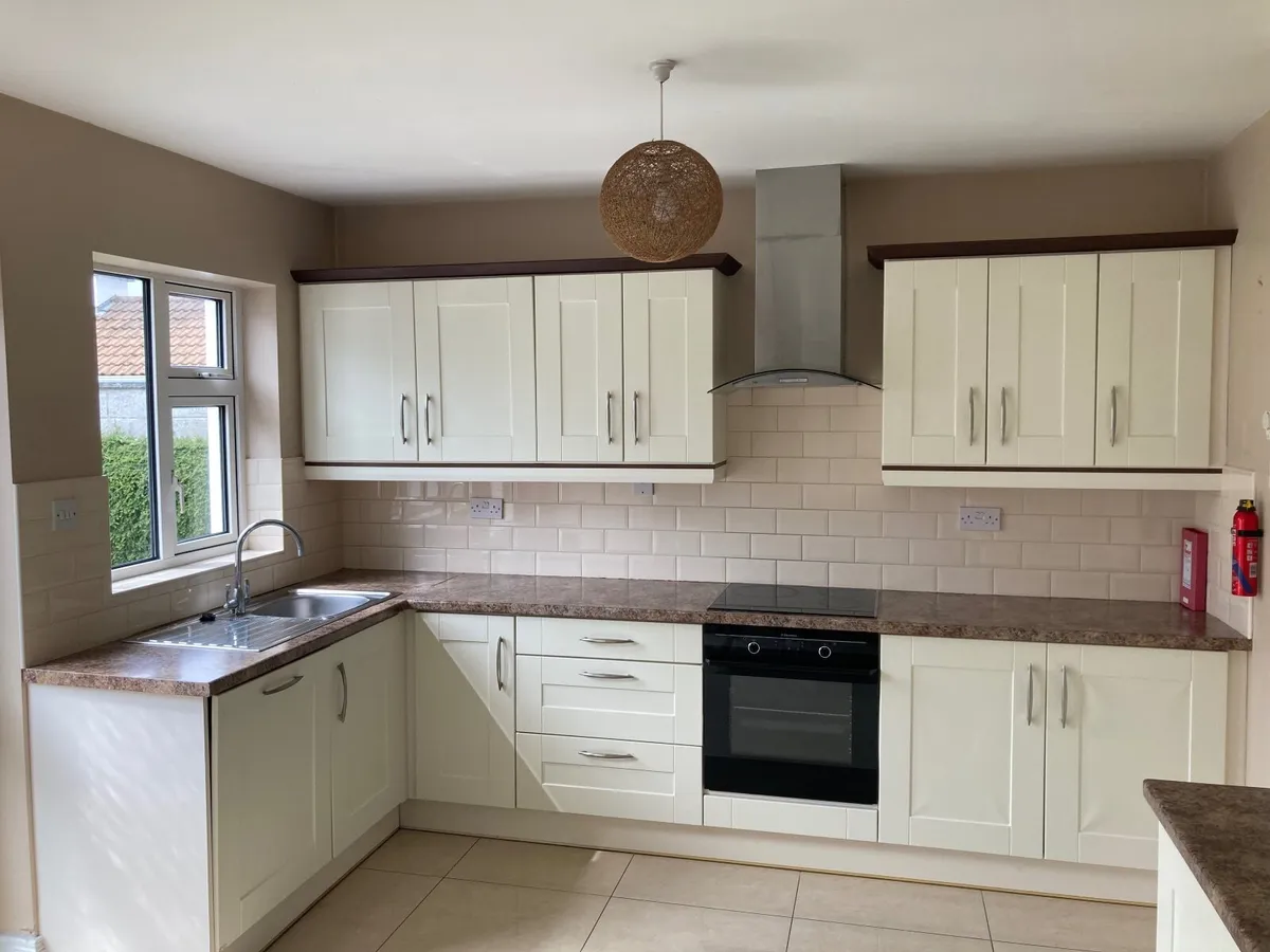 Kitchen for Sale : 3.4m x 1.75m - Image 2