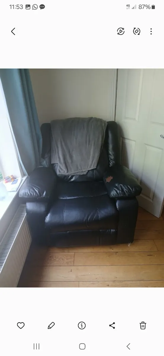 3 seater couch and 2 recliner armchairs - Image 2
