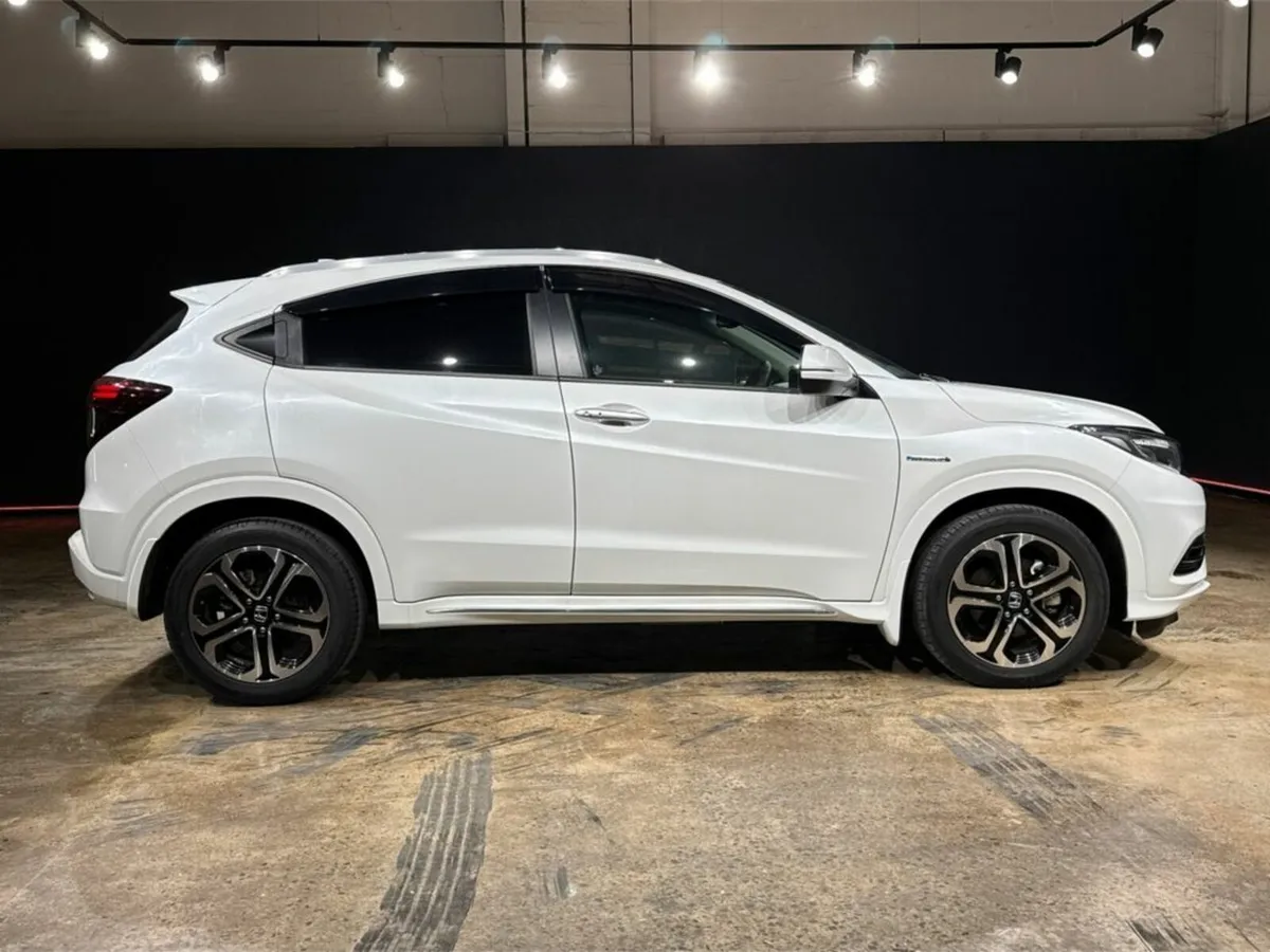 Honda Vezel 1.5 HYBRID AUTOMATIC - REVERSE CAMERA - Image 3