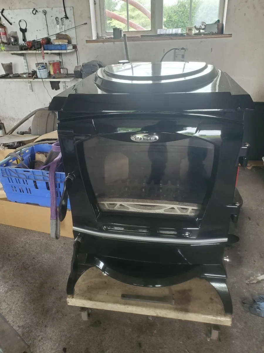 Stanley Reginald boiler solid fuel stove - Image 1
