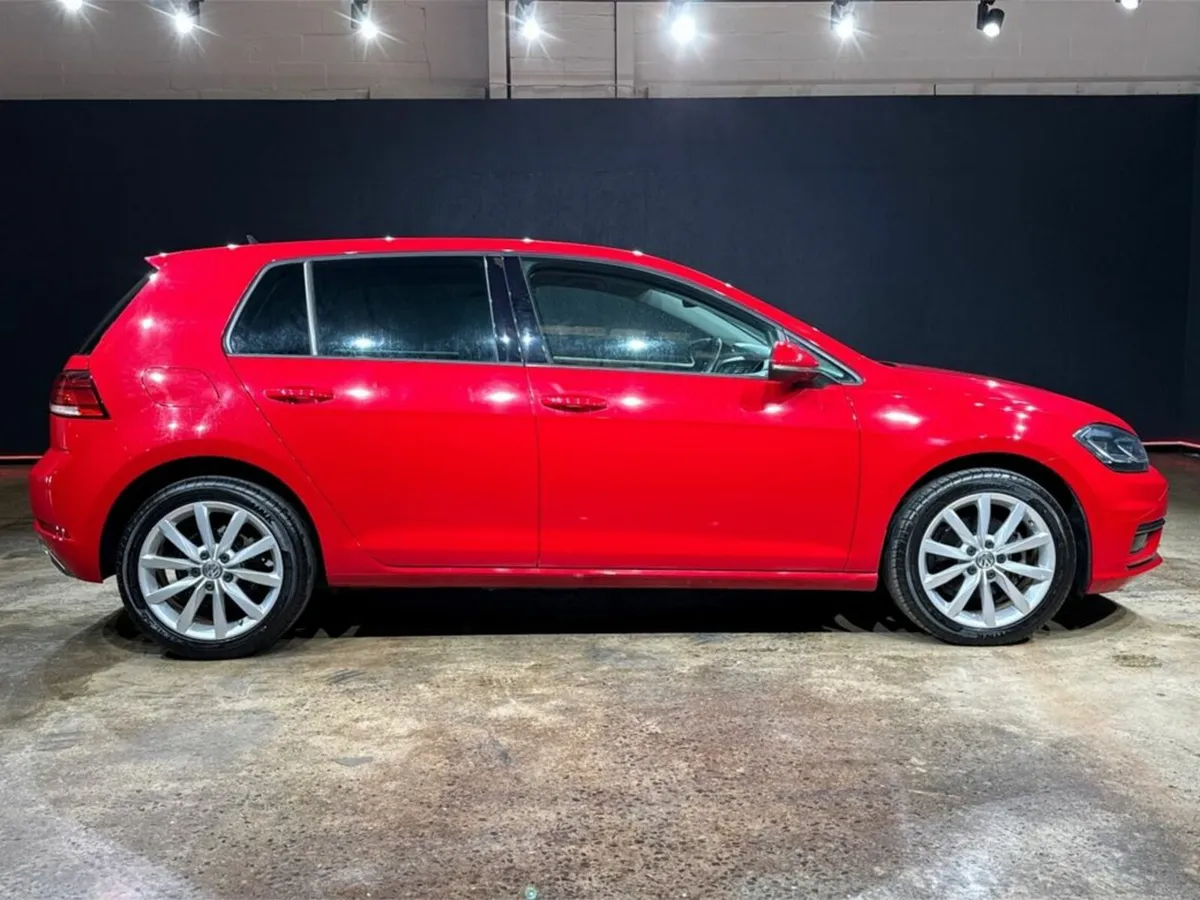 Volkswagen Golf 1.2 AUTOMATIC - REVERSE CAMERA/PAR - Image 3