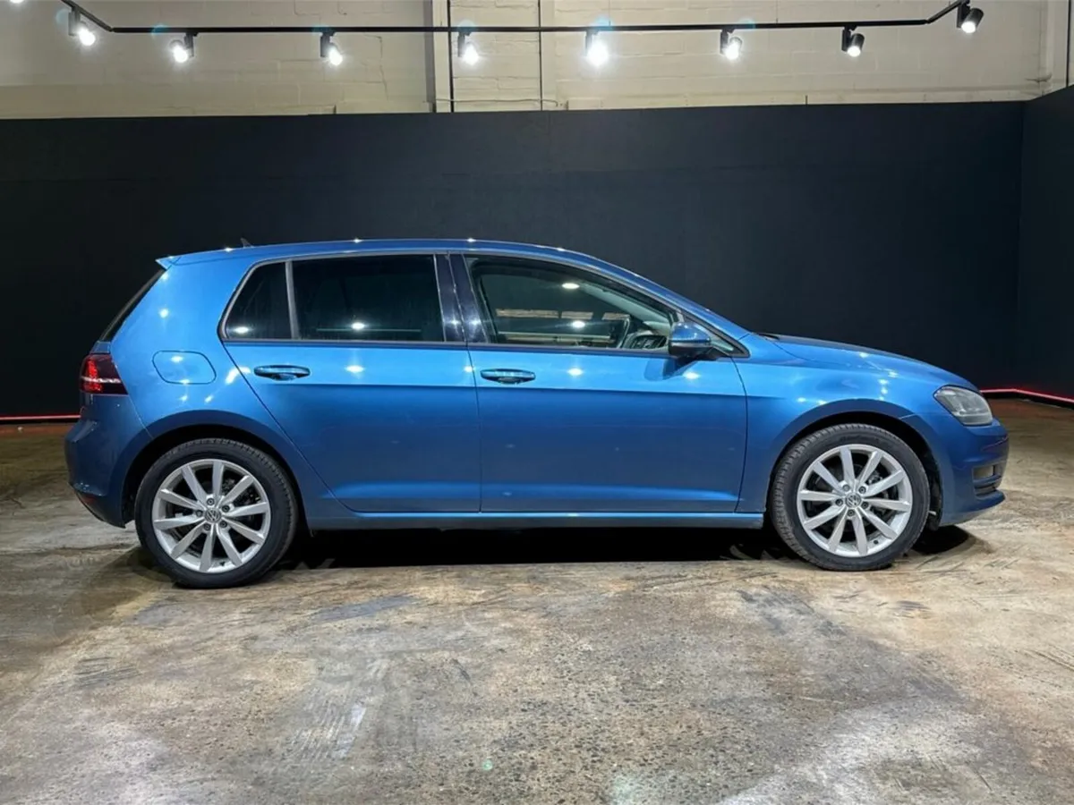 Volkswagen Golf 1.2 TSI AUTOMATIC - REVERSE CAMERA - Image 3